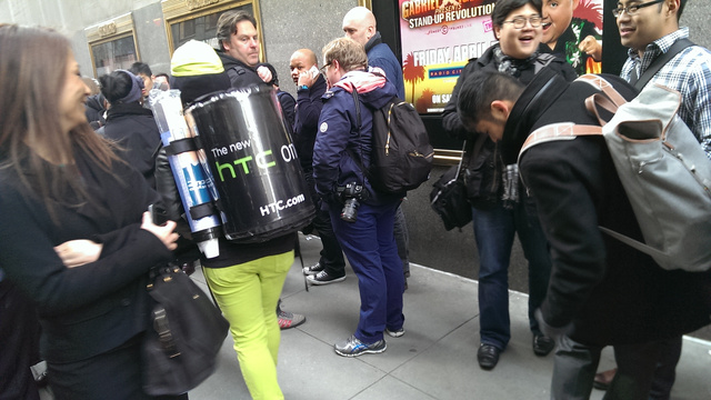 htc-and-lg=trolling-samsung-event