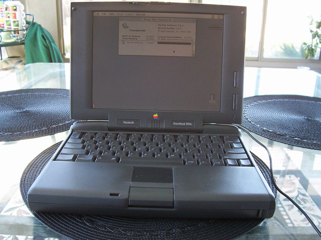 Apple-Powerbook-5300c-pic-1.jpg