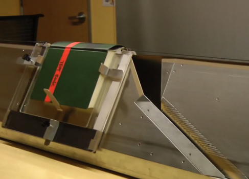 Инженер Google создал сканер, который сам переворачивает страницы, и стоит всего $1 500