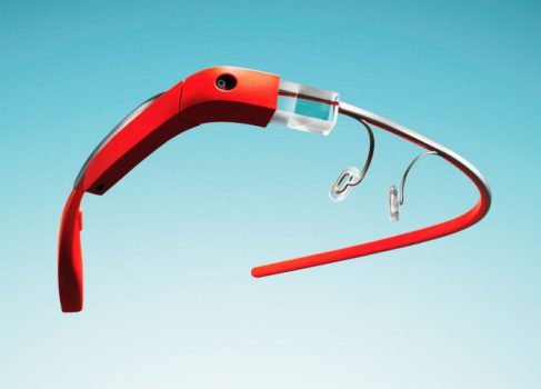 Google Glass появится только в 2014 году
