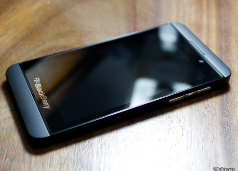 В сети появились новые фото Blackberry 10 L-series
